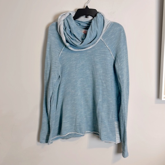 Free People Tops - Free people beach light weight pull over turtleneck sweatshirt